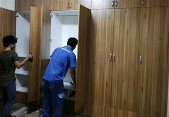 左右手家具安裝按照標準完成家具安裝，和業(yè)主一起驗收。