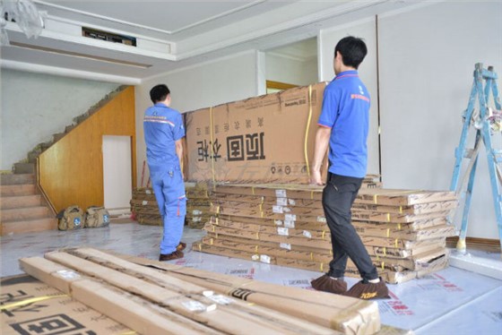 左右手家居安裝公司合作伙伴頂固敲鐘上市，定制家具上市公司再添強將！1