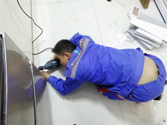 每一次安裝服務背后，都是安裝師傅們無數次的跪地而行3