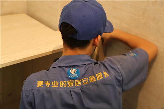 櫥柜安裝中如何處理煤氣管道、煙道管、燈線等問(wèn)題
