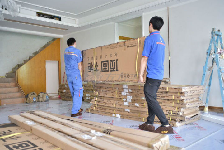 左右手家居安裝公司合作伙伴頂固敲鐘上市，定制家具上市公司再添強將！1