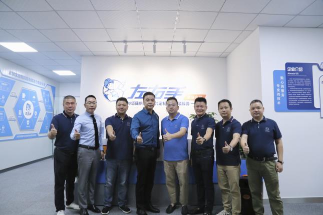 左右手成都總包商開業(yè)儀式取得圓滿成功！