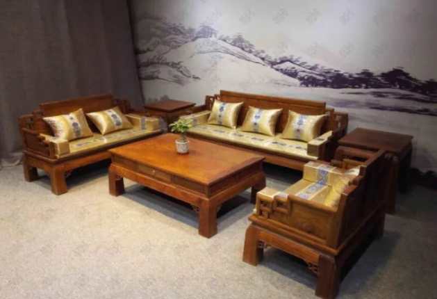 大葉紫檀家具：刺猬紫檀沙發(fā)五件套價格怎么樣，沙發(fā)保養(yǎng)技巧有哪些呢？